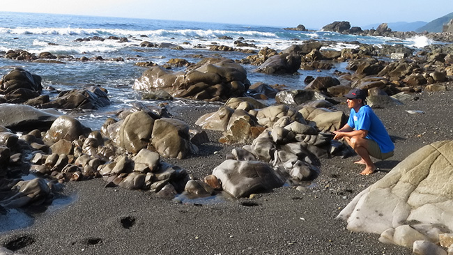 tony wu photographing kochi prefecture coastline